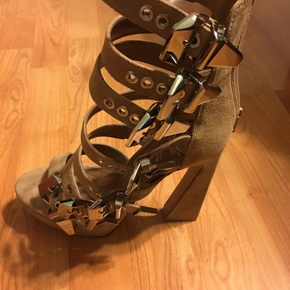 Shoes - Picture 6 of 6